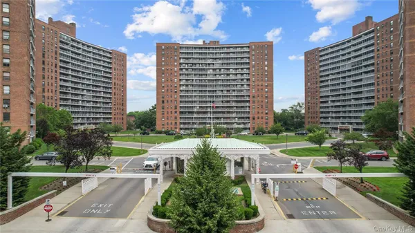 $2,500 | 61-45 98th Street, Unit 10L | Rego Park