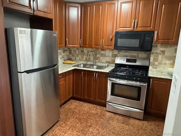 $2,500 | 61-45 98th Street, Unit 10L | Rego Park