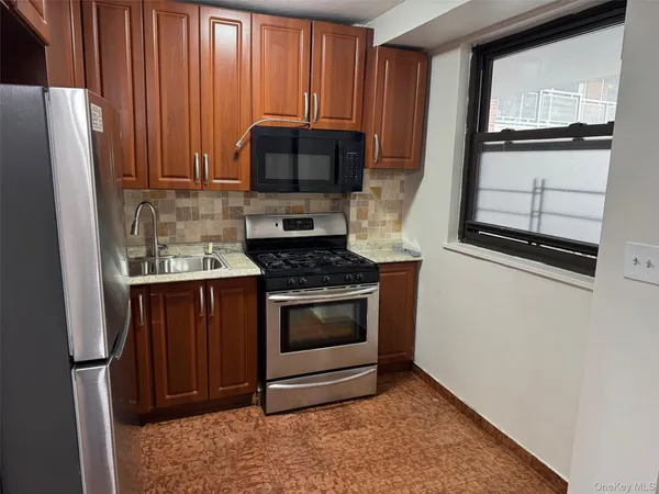 $2,500 | 61-45 98th Street, Unit 10L | Rego Park