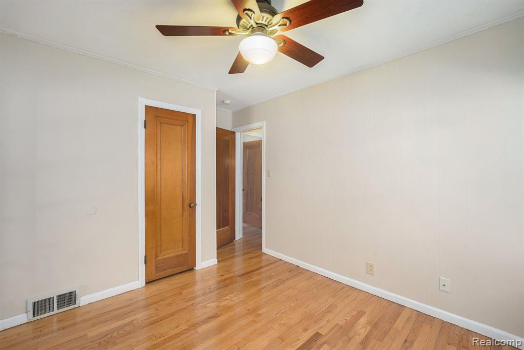 1946 Stanhope Street Grosse Pointe Woods, MI 48236 - Photo 13 of 31