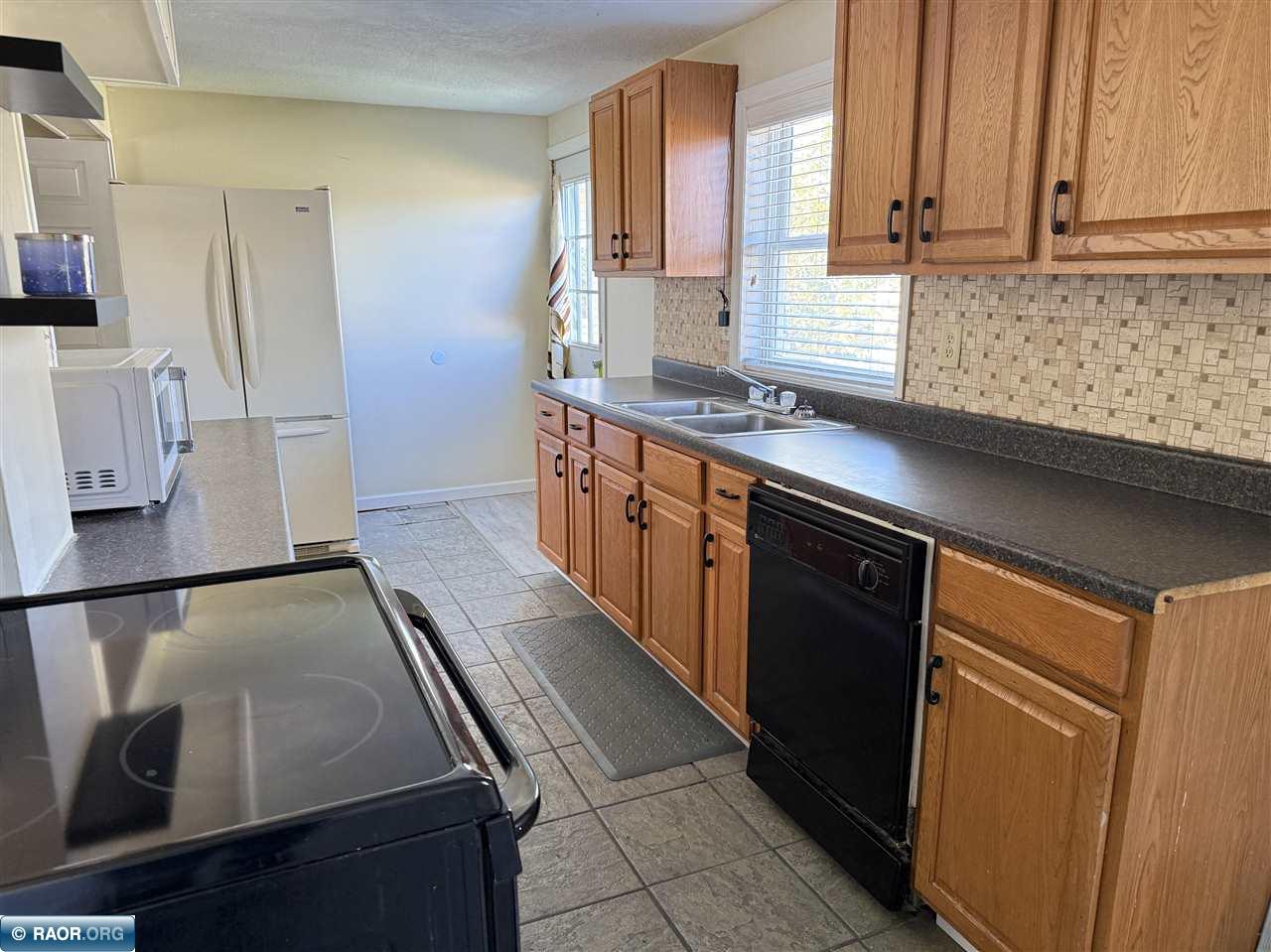 504 Southwest 5th Street Chisholm, MN 55719 - Photo 4 of 23