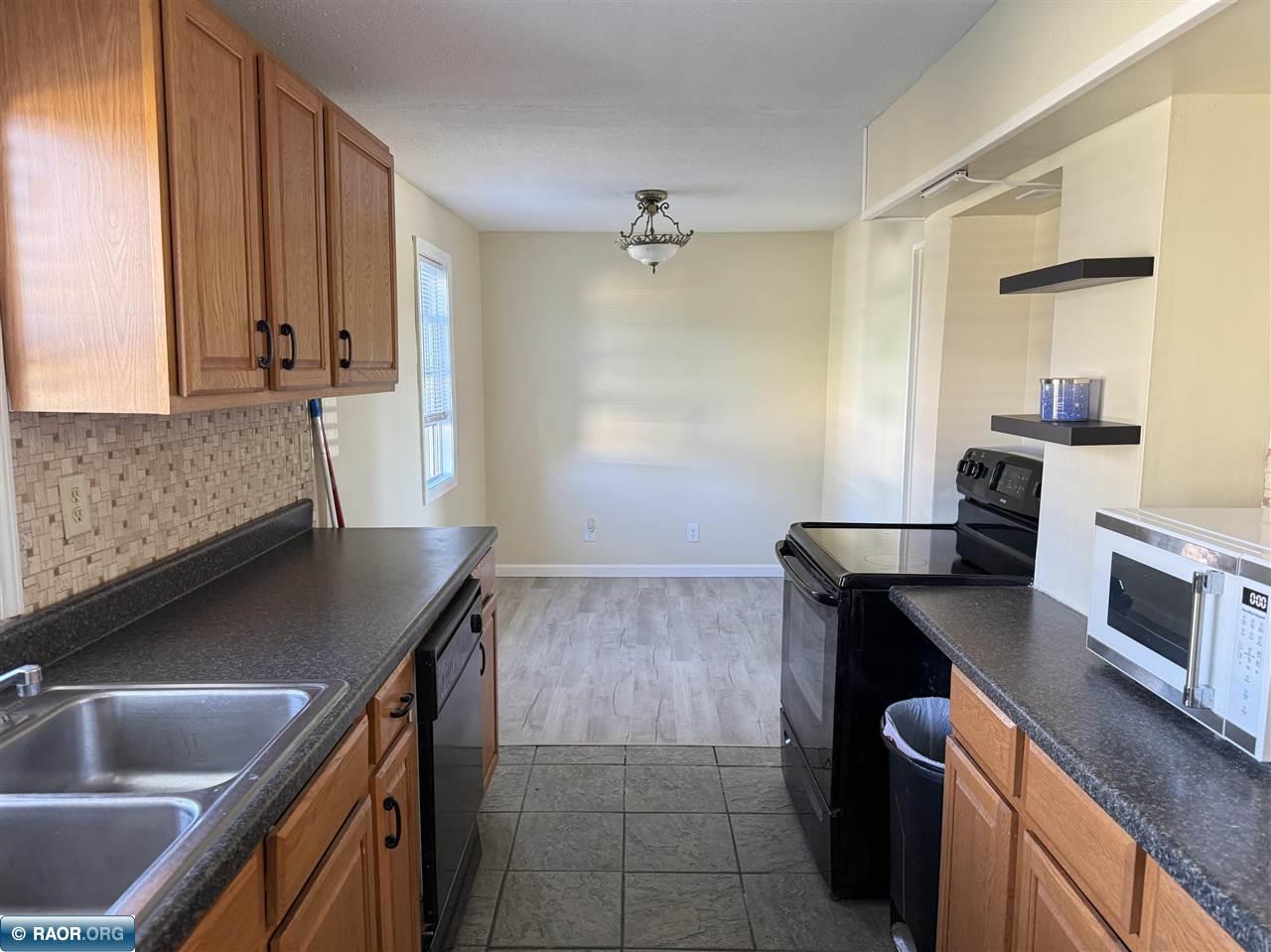 504 Southwest 5th Street Chisholm, MN 55719 - Photo 6 of 23
