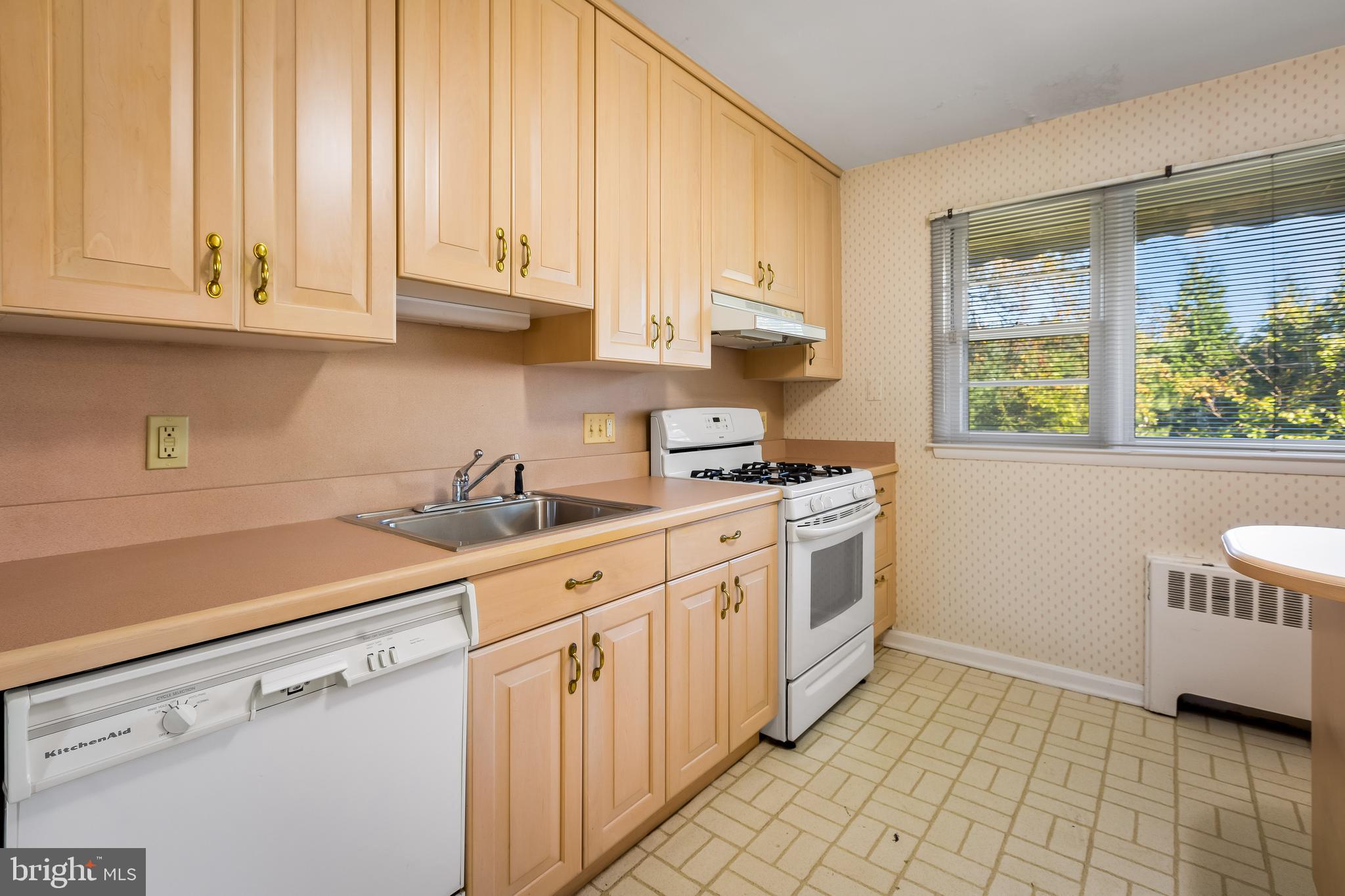 6515 Edenvale Road Baltimore, MD 21209 - Photo 11 of 42