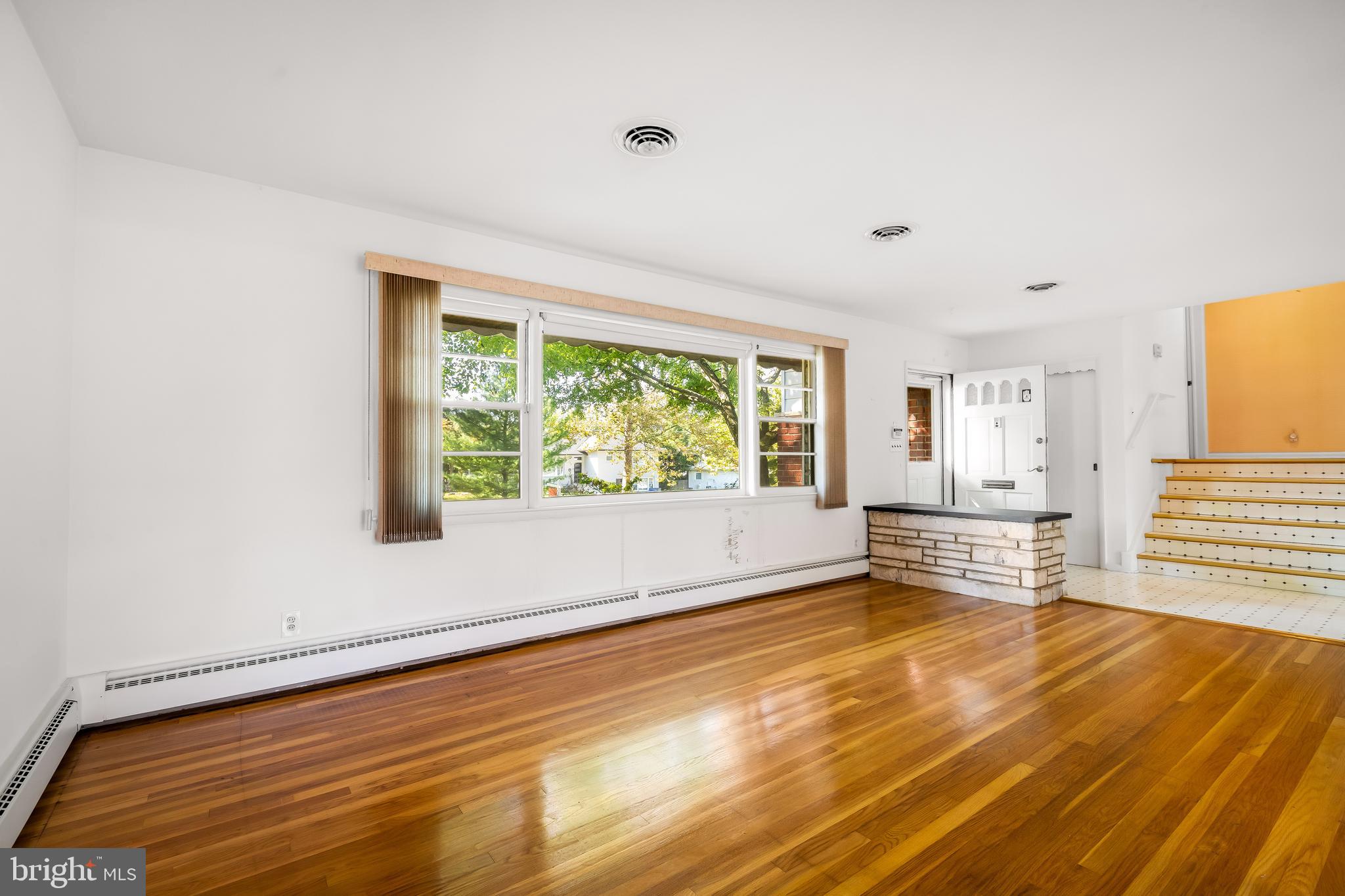 6515 Edenvale Road Baltimore, MD 21209 - Photo 4 of 42