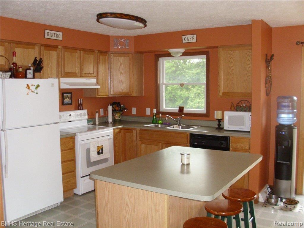 5457 Hogback Road Fowlerville, MI 48836 - Photo 18 of 18 Kitchen