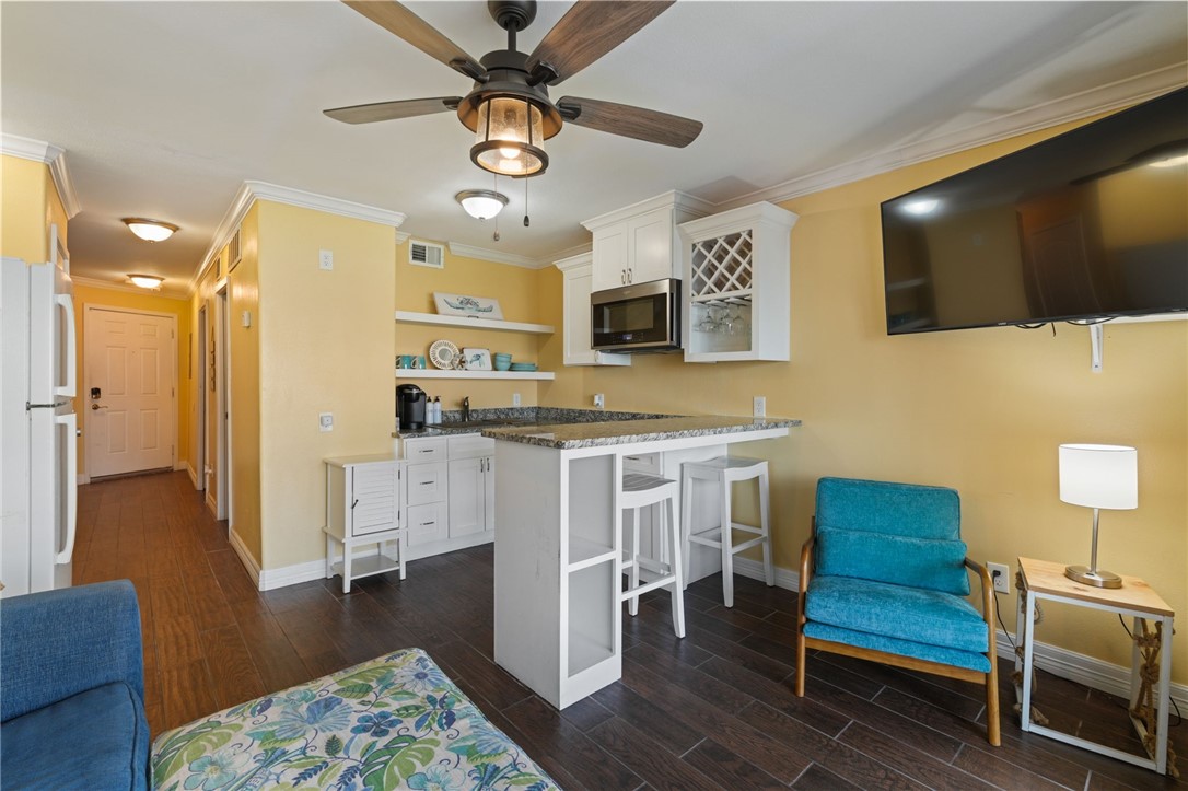 3938 Surfside Boulevard, Unit 1139 Corpus Christi, TX 78402 - Photo 7 of 14 a living room with furniture and a flat screen tv