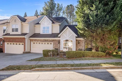 a view of a house with backyard and garden