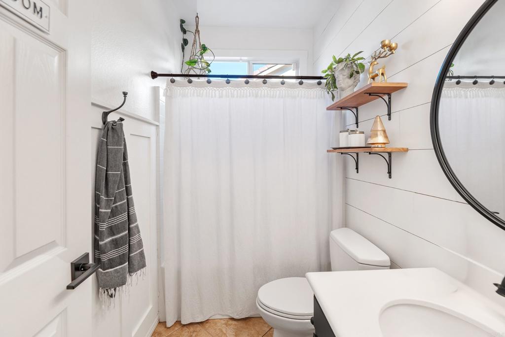 561 Chesterfield Circle San Marcos, CA 92069 - Photo 19 of 70 a bathroom with a toilet a sink and tub