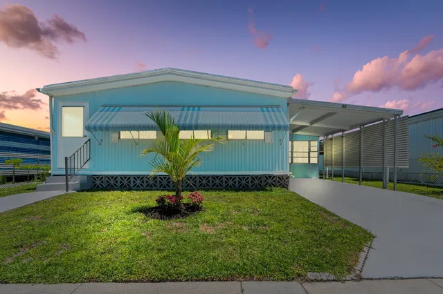 a view of a back yard of the house