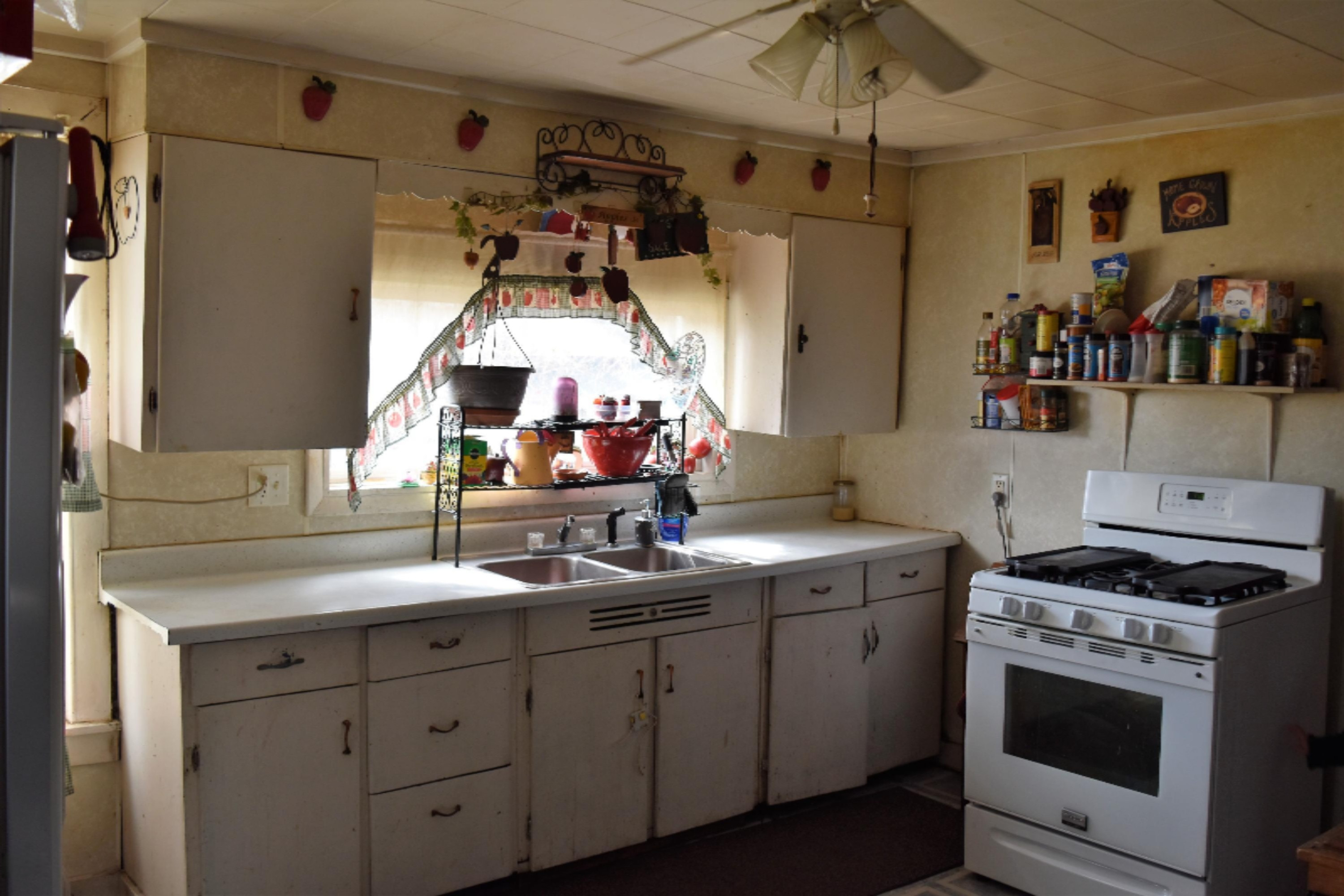 1 Ave B Springfield, MI 49037 - Photo 2 of 20 Kitchen