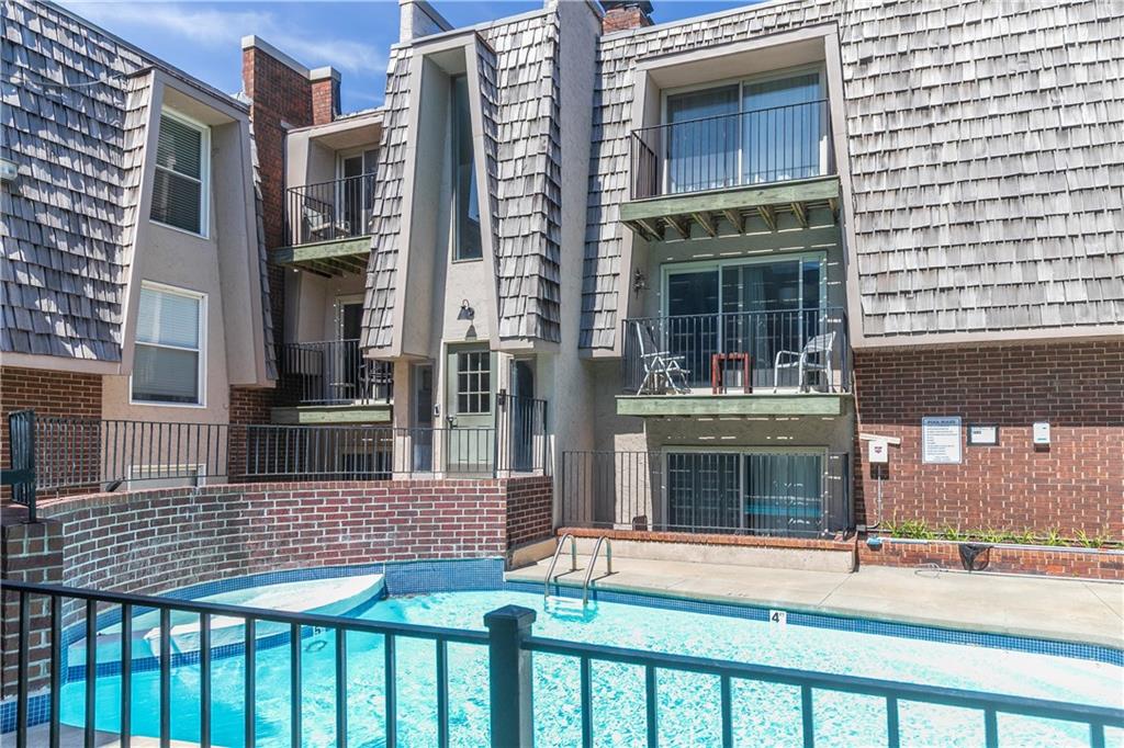 3602 Gillham Road, Unit 11 Kansas City, MO 64111 - Photo 4 of 24