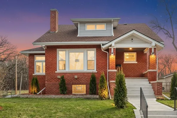 $299,900 | 210 West 16th Place, Chicago Heights, IL 60411