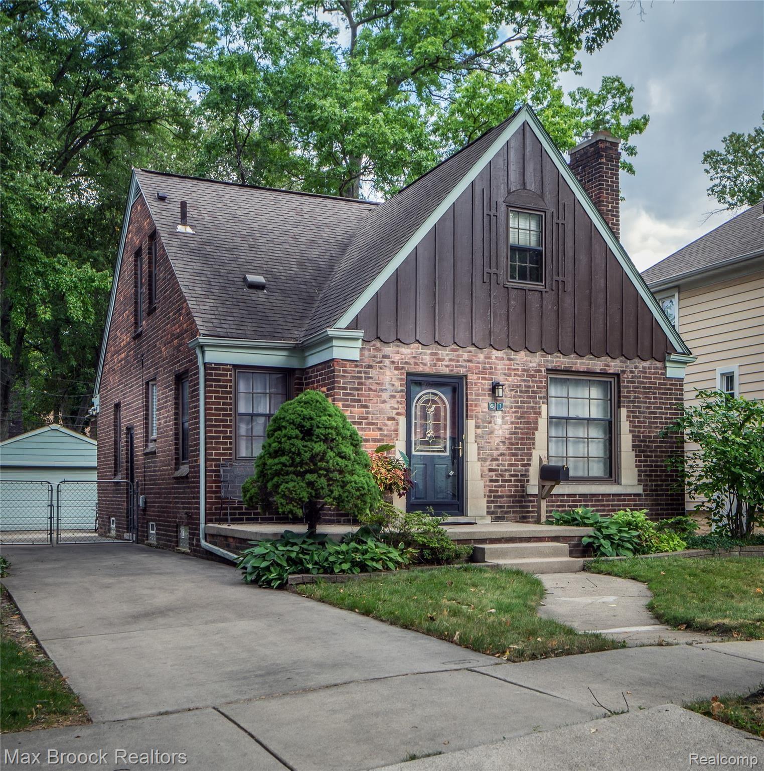61 Wellesley Drive Pleasant Ridge, MI 48069 - Photo 1 of 34 61 Wellesley Drive