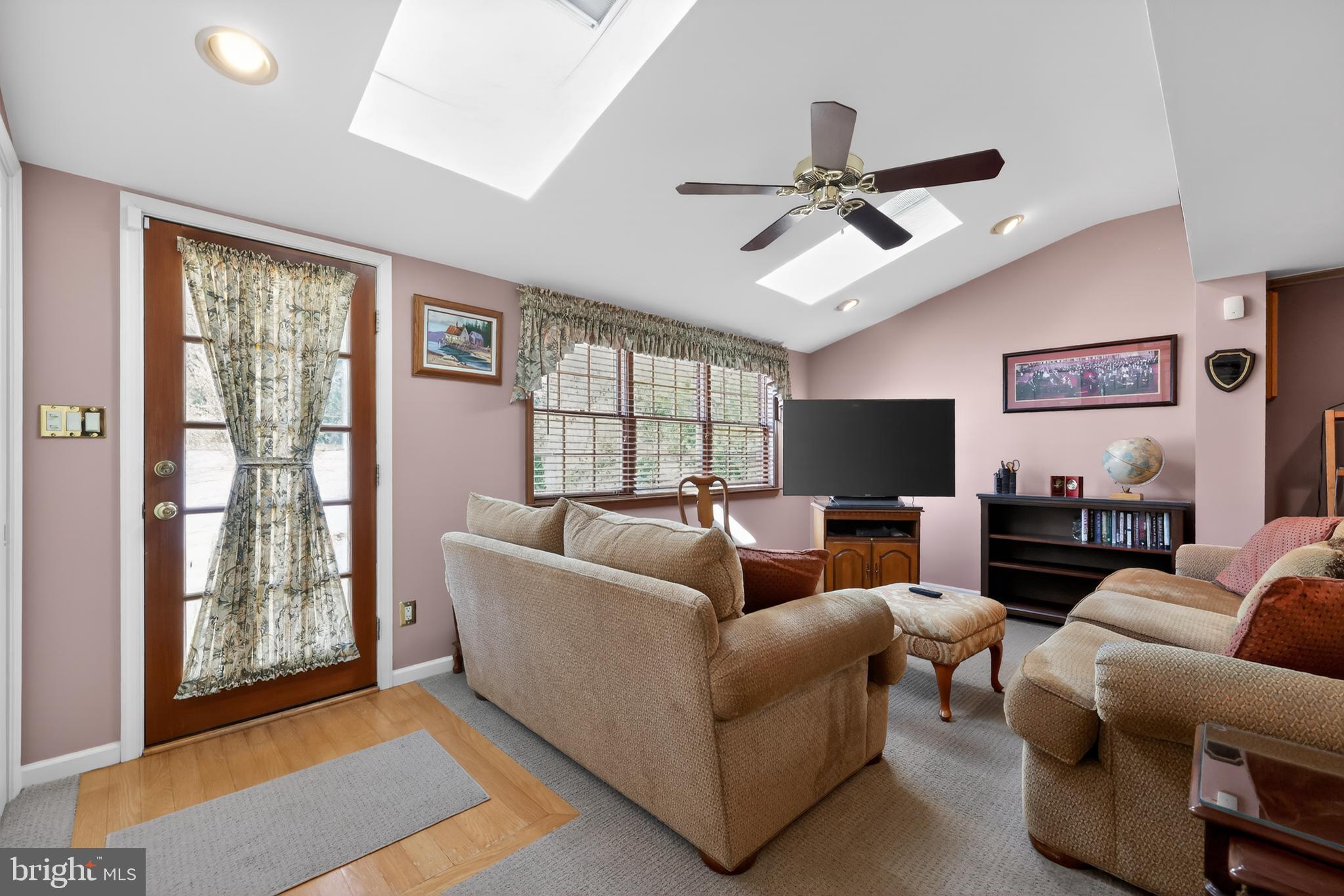 878 Morefield Road Philadelphia, PA 19115 - Photo 16 of 31