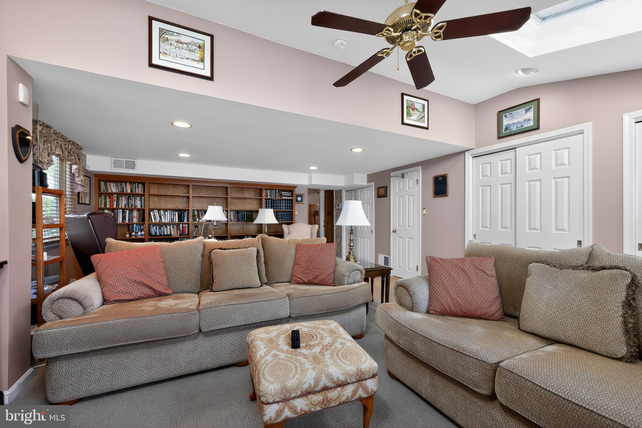 878 Morefield Road Philadelphia, PA 19115 - Photo 17 of 31