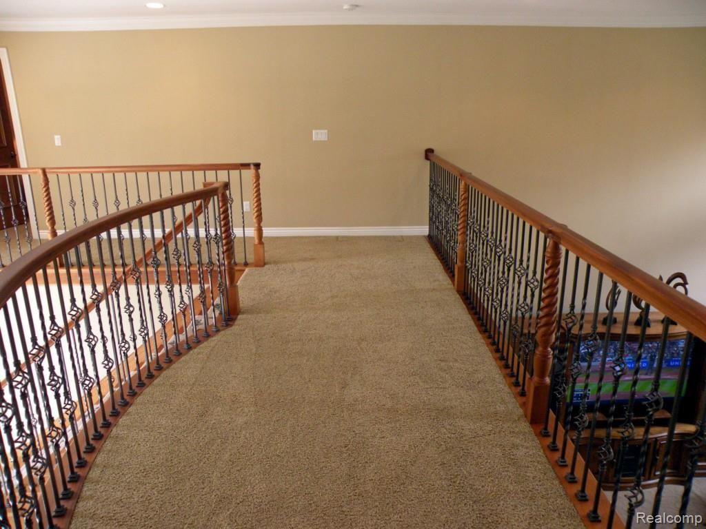 4607 Fawn Hill Court Rochester, MI 48306 - Photo 24 of 47 Upper Hallway