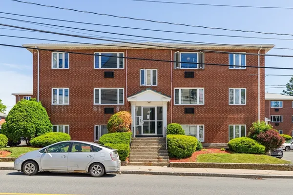 $385,000 | 121 Warren Street, Unit 4, Watertown, MA 02472