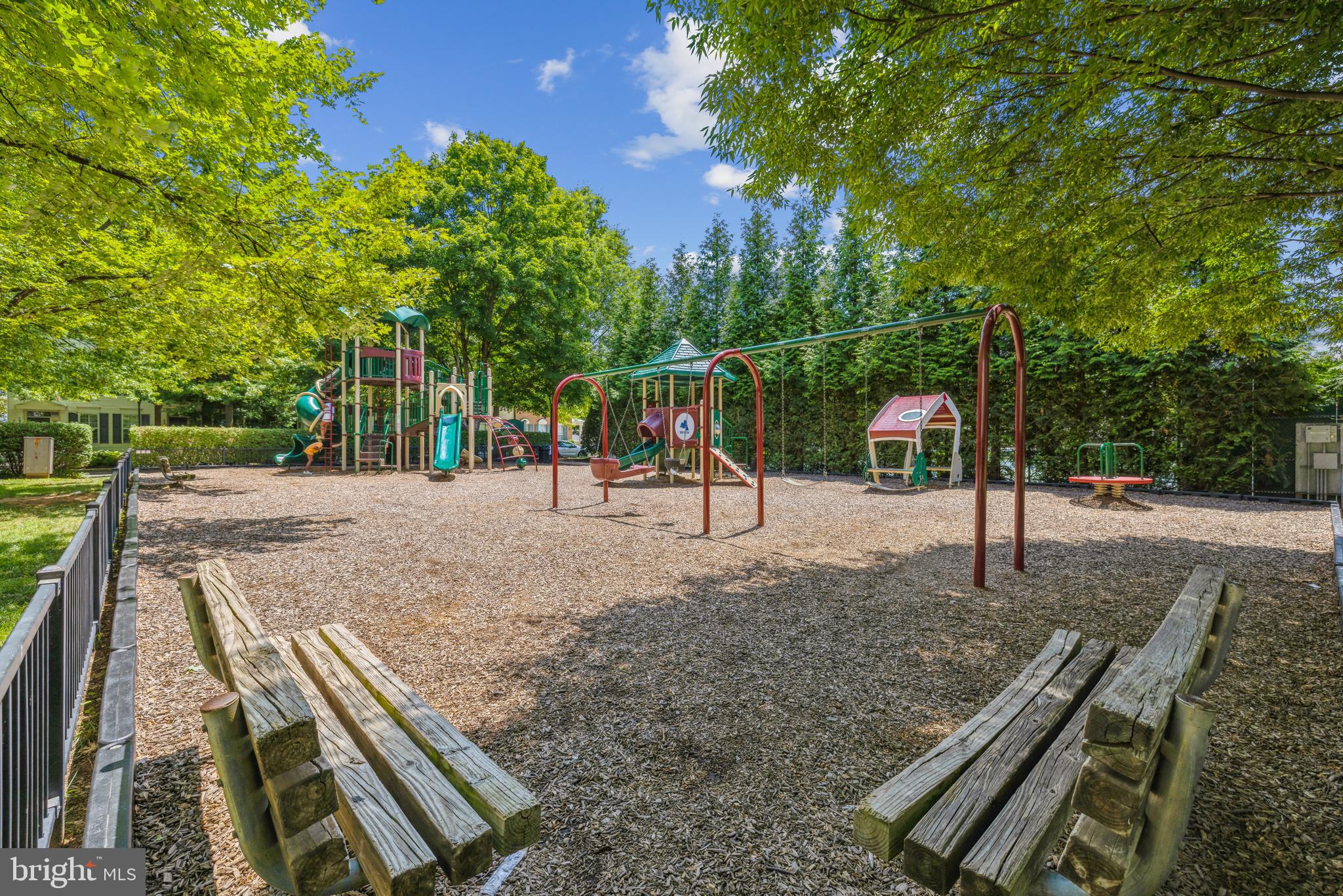 214 Ridgepoint Place, Unit 21424 Gaithersburg, MD 20878 - Photo 28 of 44 Gallery Image 28