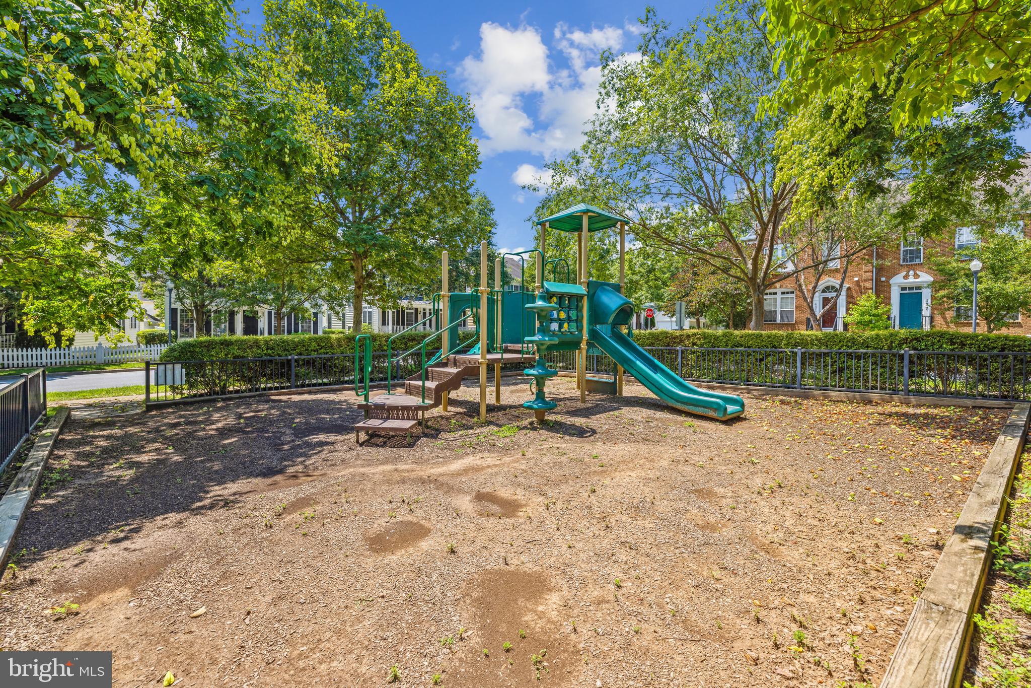 214 Ridgepoint Place, Unit 21424 Gaithersburg, MD 20878 - Photo 30 of 44 Gallery Image 30