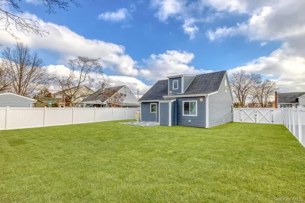 $5,400 | 2327 Volante Place, Westbury, NY 11590