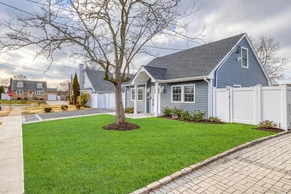 $5,400 | 2327 Volante Place, Westbury, NY 11590