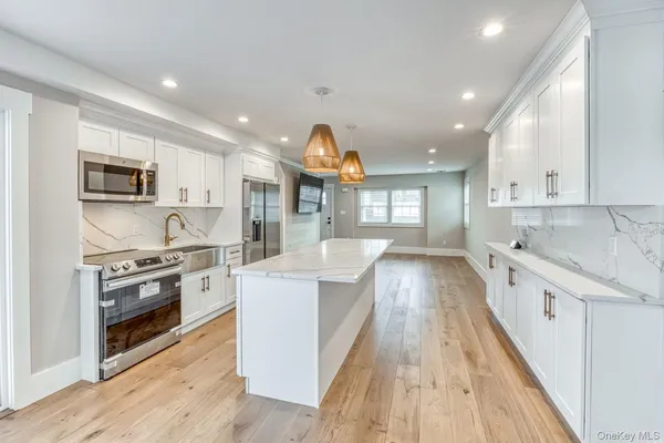 $5,400 | 2327 Volante Place, Westbury, NY 11590