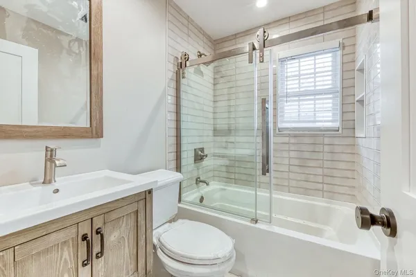 $5,400 | 2327 Volante Place, Westbury, NY 11590