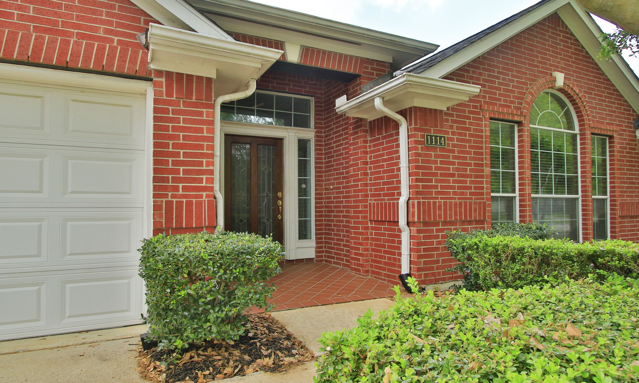 1114 Bringewood Chase Drive Spring, TX 77379 - Photo 5 of 44 Trimmed bushes, gutters and triple windows.