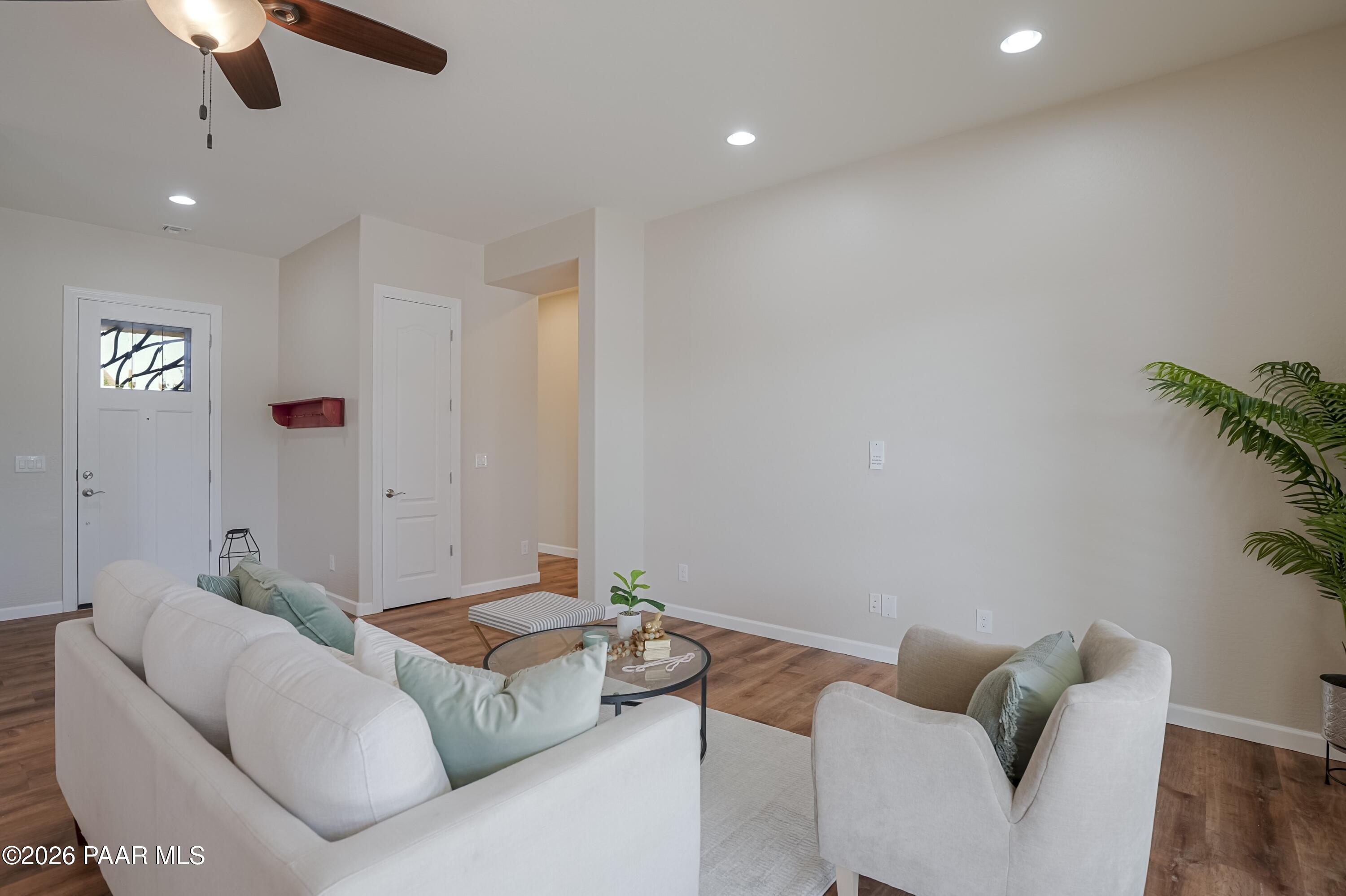 7106 East Prairie Ridge Road Prescott Valley, AZ 86315 - Photo 7 of 32 Living Room