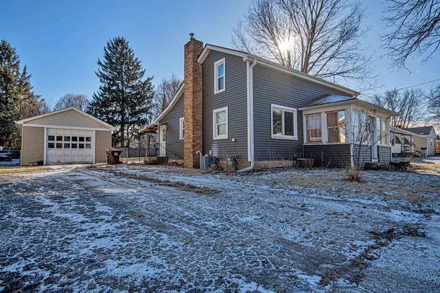 $179,900 | 336 West Menomonie Street, Belvidere, IL 61008