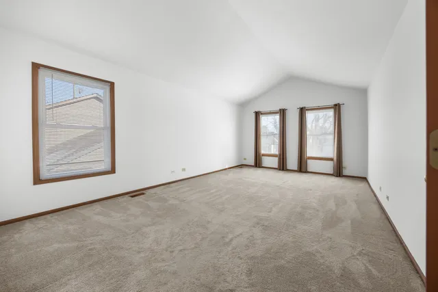 $395,000 | 515 Indian Ridge Trail, Wauconda, IL 60084