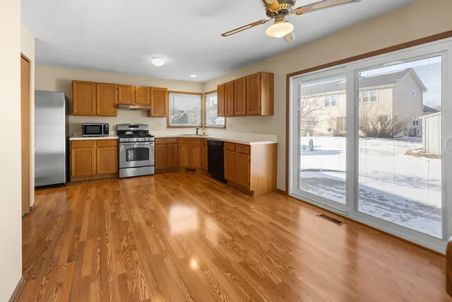 $395,000 | 515 Indian Ridge Trail, Wauconda, IL 60084