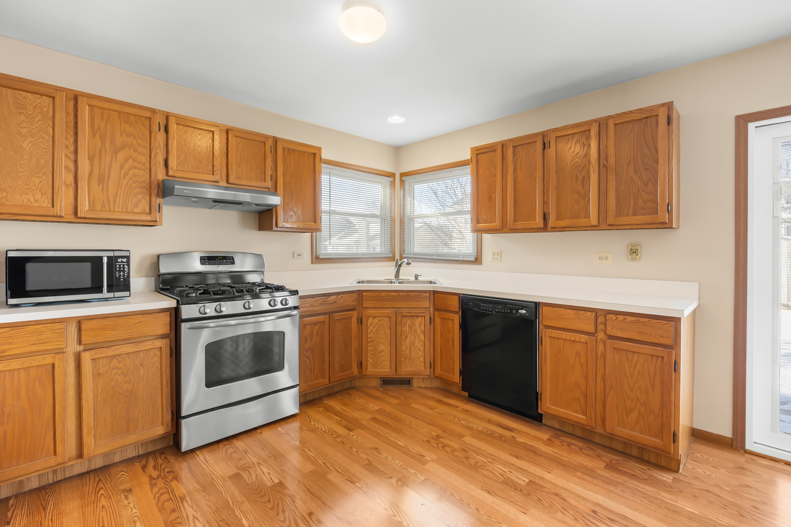 515 Indian Ridge Trail Wauconda, IL 60084 - Photo 4 of 29