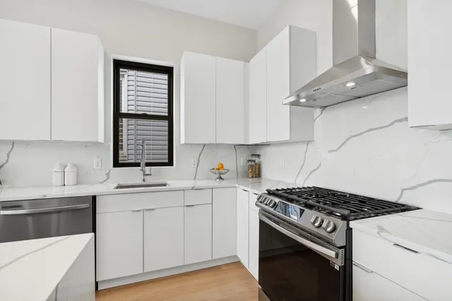 $1,649,000 | 220 Freeman Avenue, Jersey City, NJ 07306