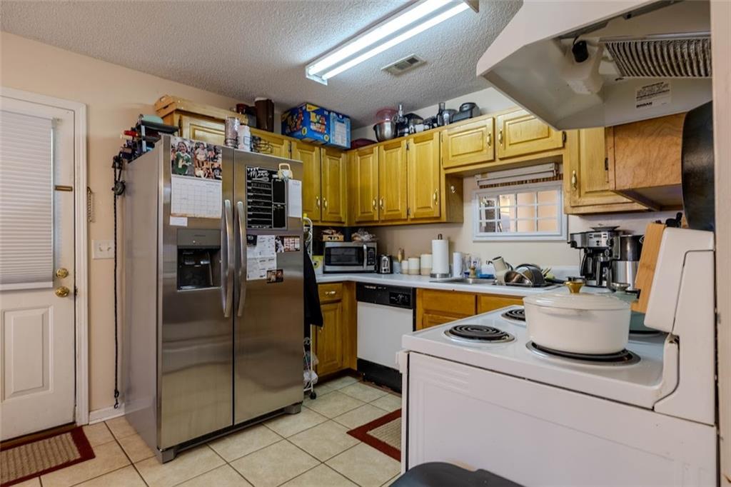 15 Oakcrest Trail Northeast Rome, GA 30165 - Photo 6 of 22 a kitchen with a refrigerator and a sink
