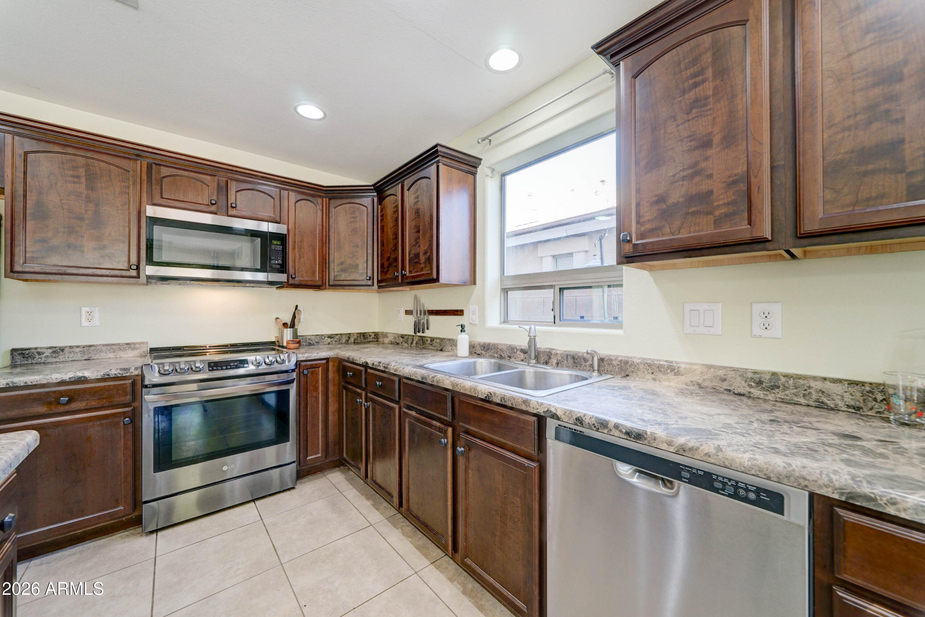 4192 East Bonanza Road Gilbert, AZ 85297 - Photo 7 of 34 4192 E Bonanza Rd-10