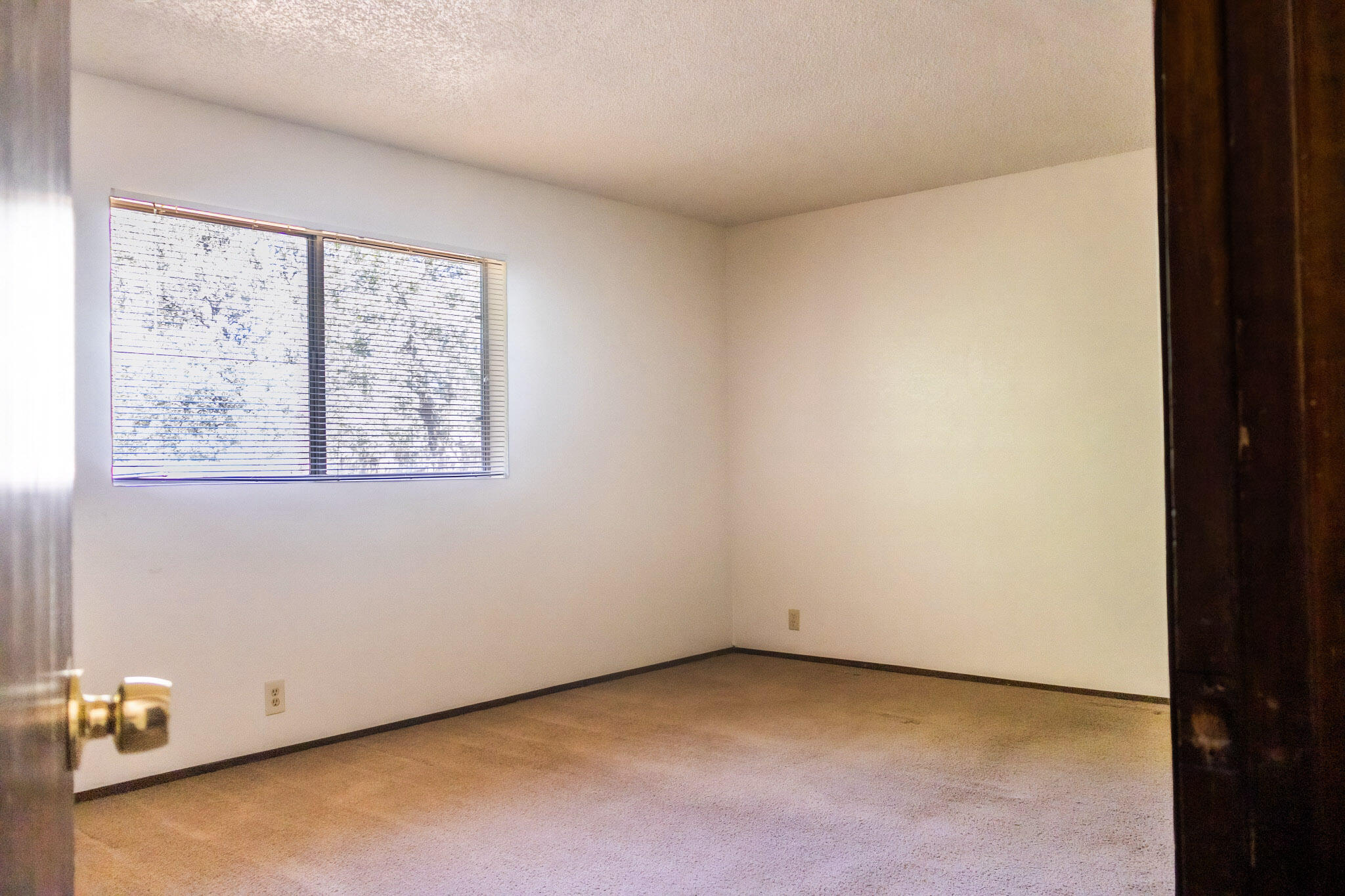 1026 Moss Creek Road Redding, CA 96003 - Photo 12 of 26 Master bedroom