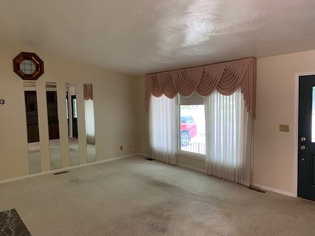 2428 Arrowhead Drive Springfield, IL 62702 - Photo 2 of 20 Gallery Image 2