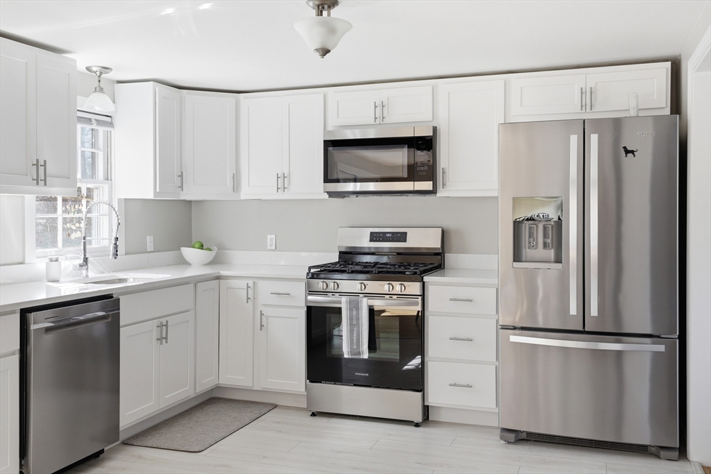 130 Winslow Cemetery Road Marshfield, MA 02050 - Photo 3 of 22