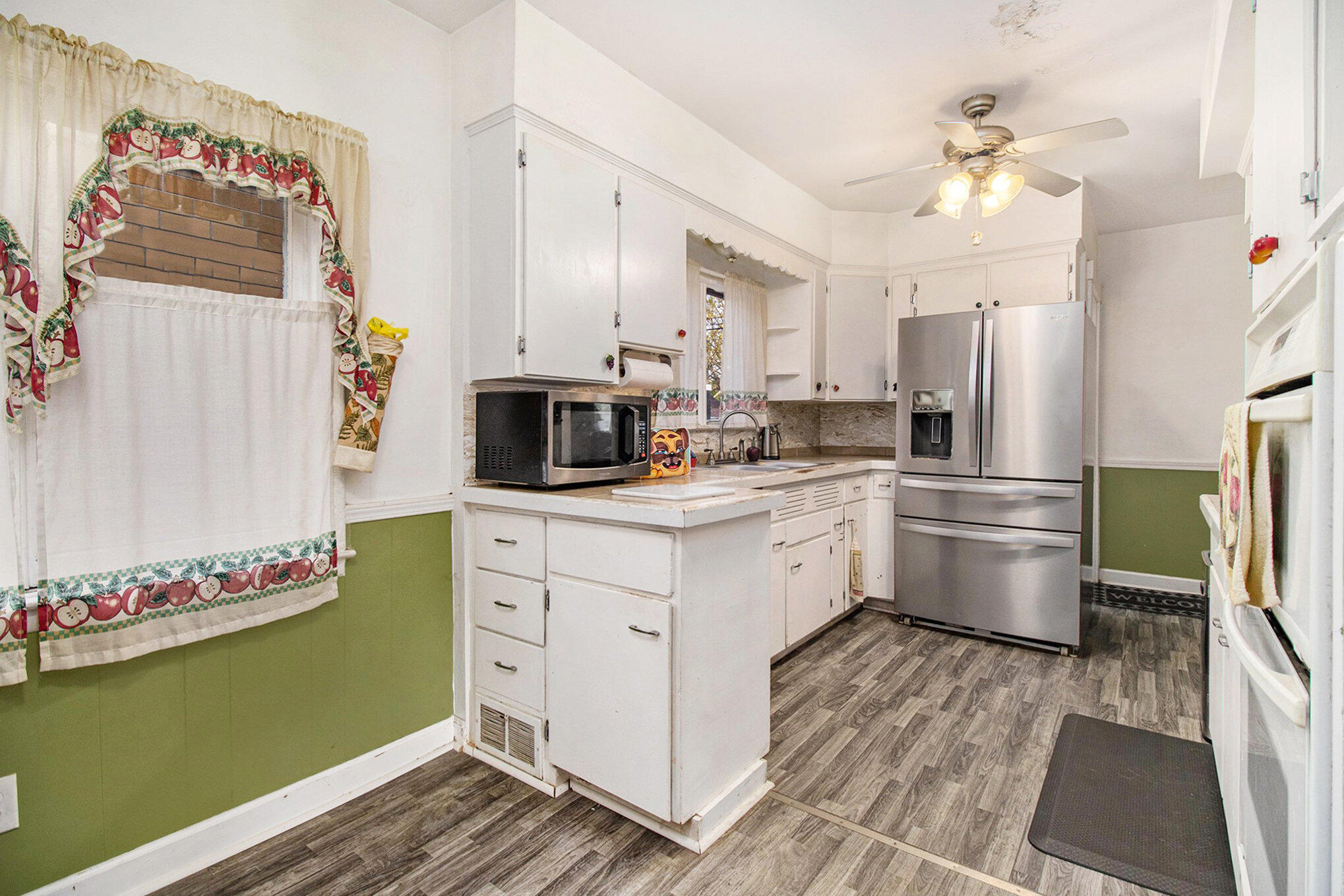 1117 Conant Street Kalamazoo, MI 49007 - Photo 8 of 19 009_file_927