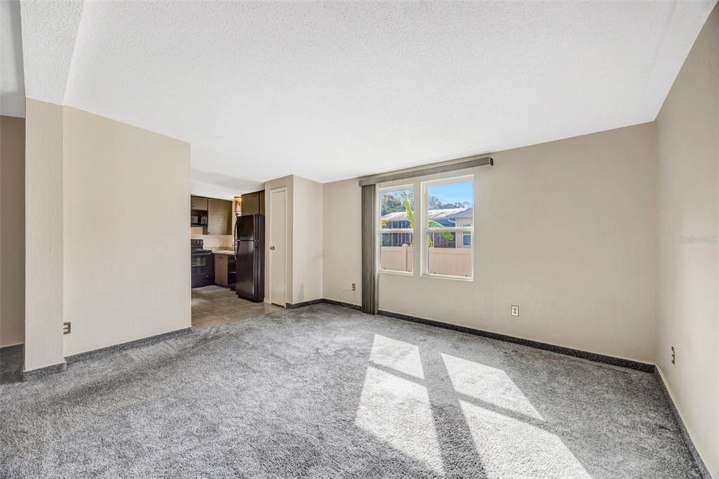 15615 Willowdale Road Tampa, FL 33625 - Photo 33 of 39 an empty room with closet