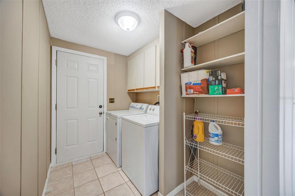 15615 Willowdale Road Tampa, FL 33625 - Photo 37 of 39 a utility room with dryer and washer