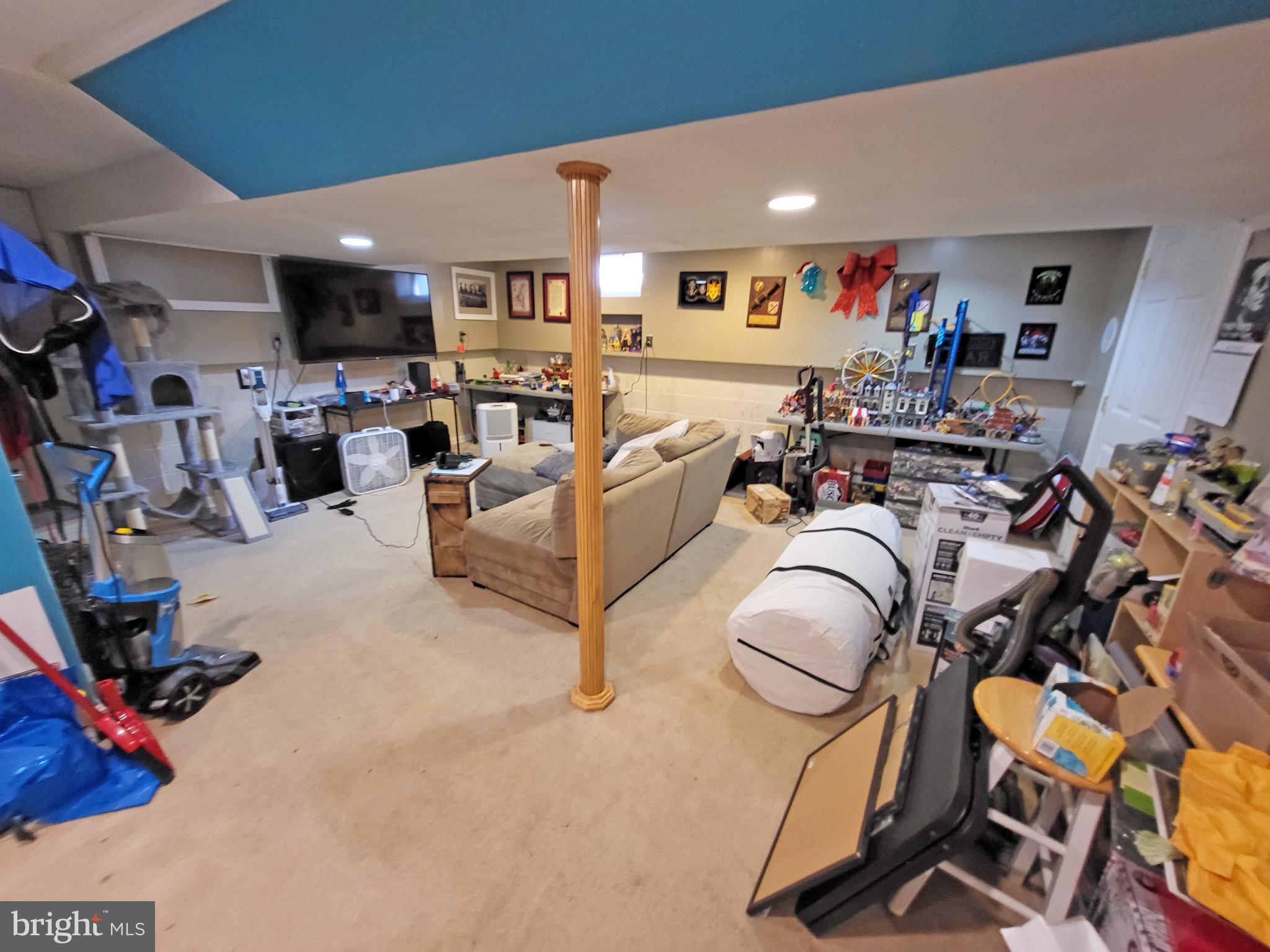 90 Knoxlyn-Orrtanna Road Gettysburg, PA 17325 - Photo 23 of 32 a living room with furniture and a flat screen tv