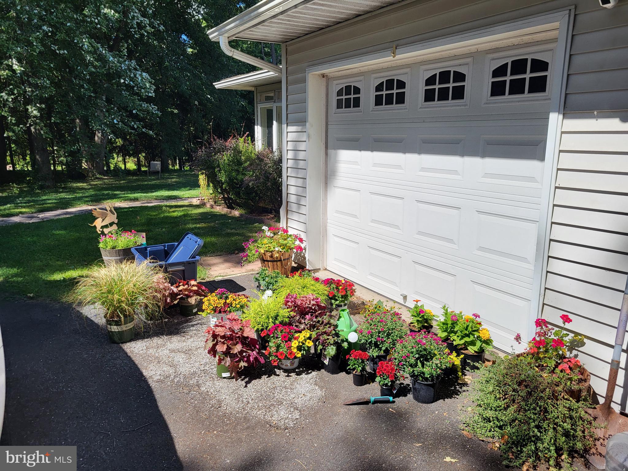 90 Knoxlyn-Orrtanna Road Gettysburg, PA 17325 - Photo 4 of 32 a front view of a house