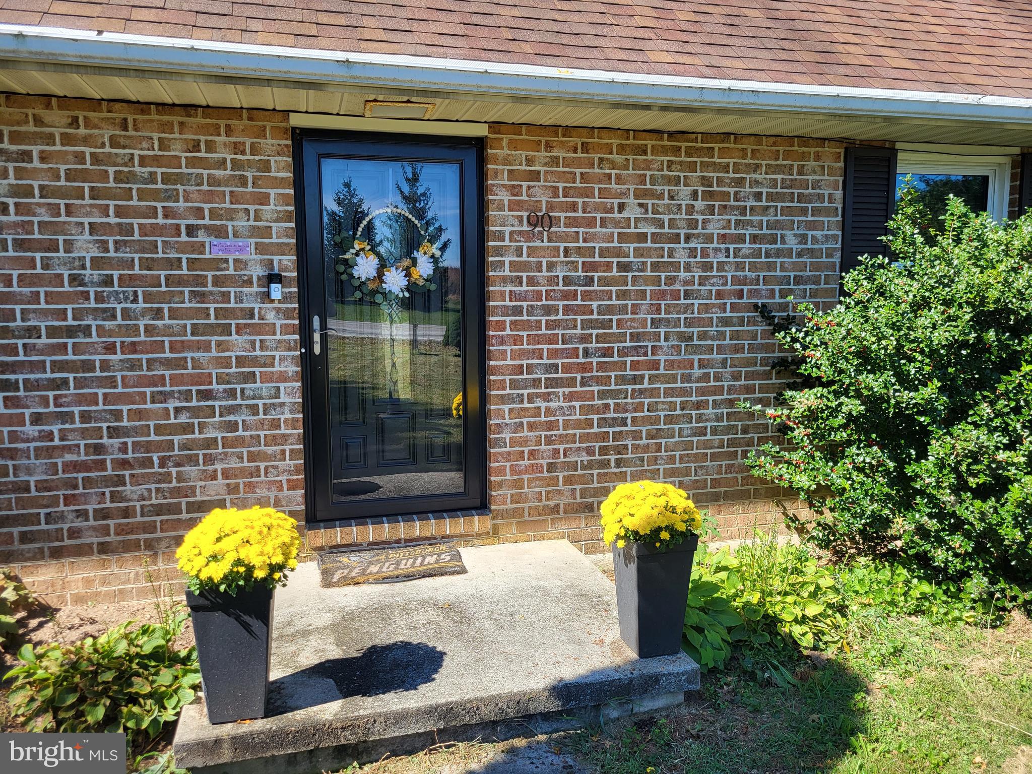 90 Knoxlyn-Orrtanna Road Gettysburg, PA 17325 - Photo 5 of 32 a bathroom with a sink and garden