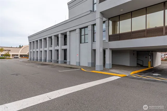 $9,500 | 275 Southeast Pioneer Way, Unit 100, Oak Harbor, WA 98277