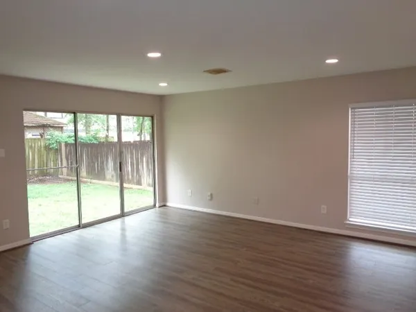 $1,850 | 102 Marabou Place, The Woodlands, TX 77380