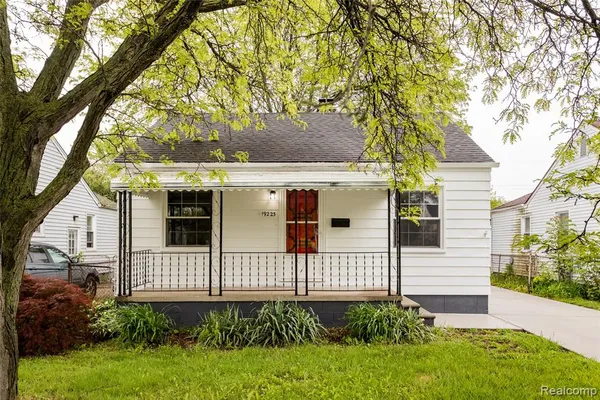 $1,625 | 19223 Woodside Street, Harper Woods, MI 48225