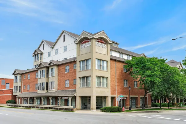 $327,500 | 50 Bokelman Street, Unit 534, Roselle, IL 60172