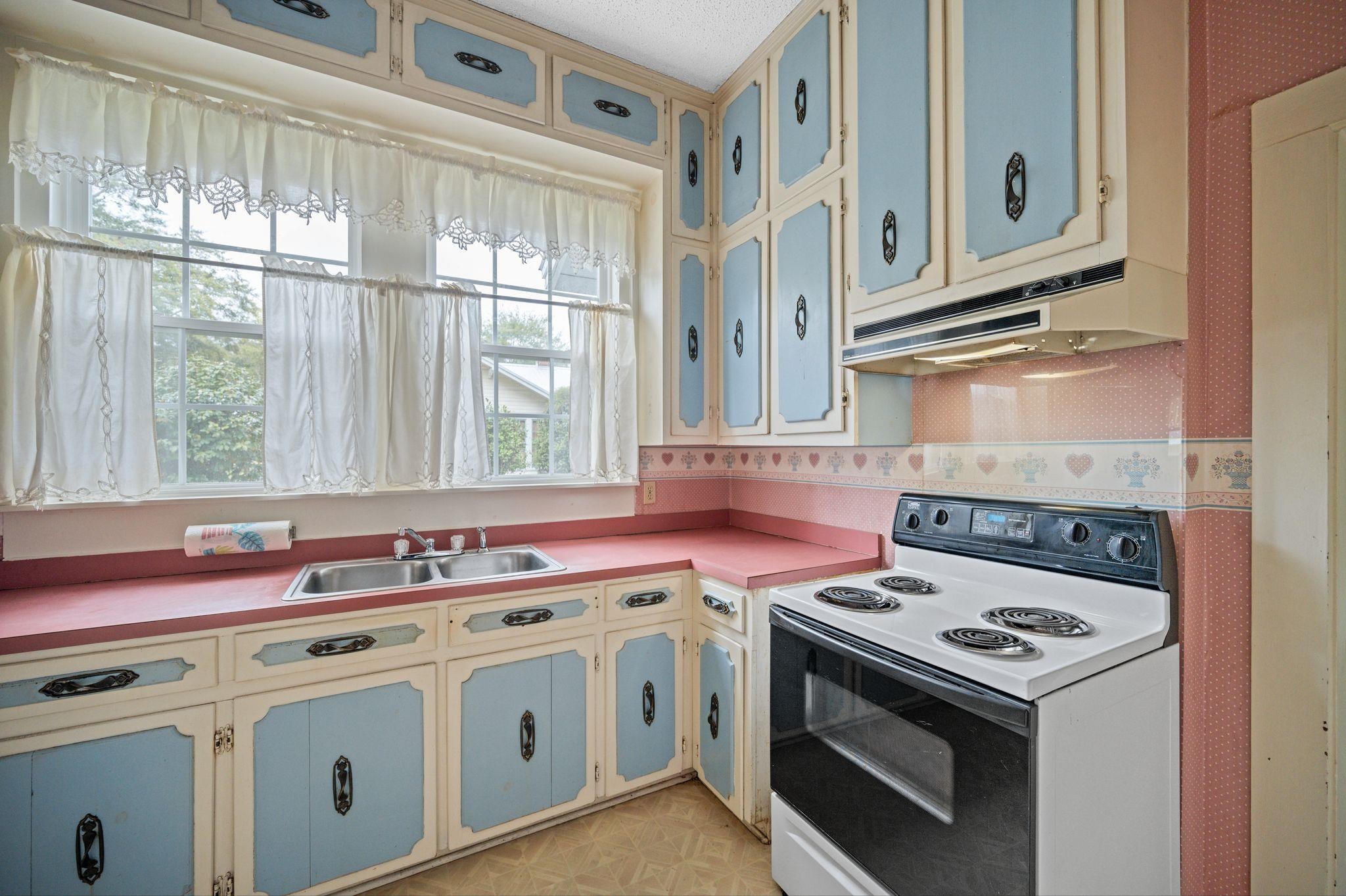 308 South Presley Street Atmore, AL 36502 - Photo 16 of 27 Kitchen